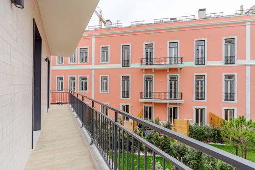 Apartment For Sale in Campolide 365019783