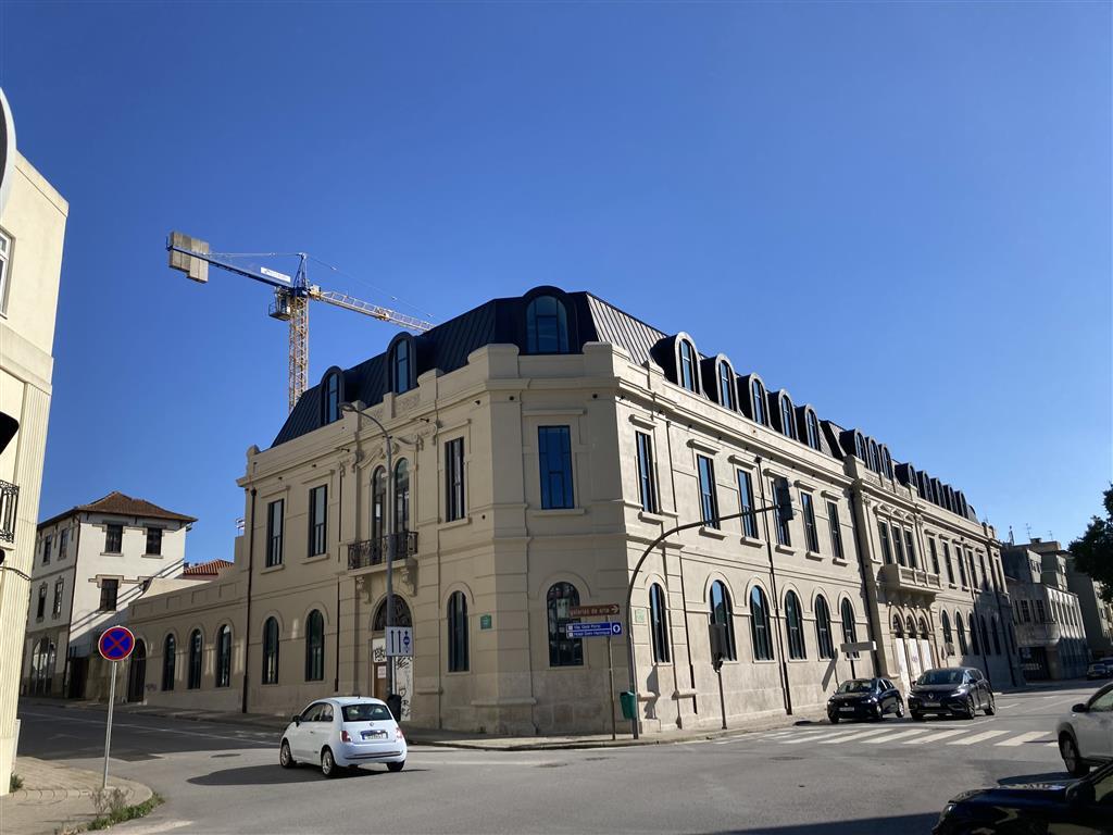 New 1-bedroom apartment in the Pharmacia in Porto