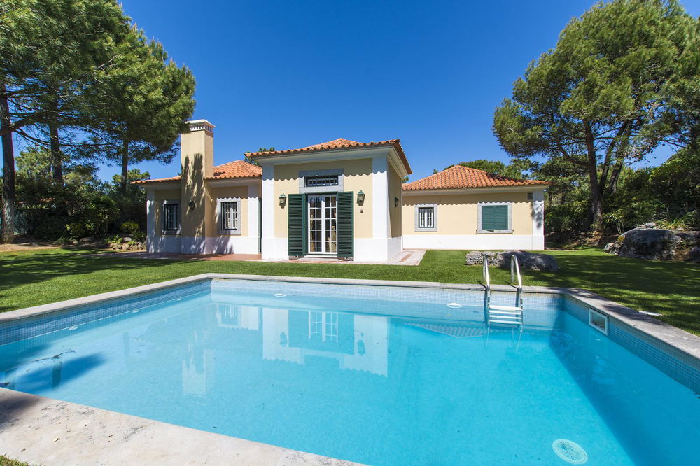 4-bedroom villa with swimming pool, in Quinta da Marinha, Cascais 1922540323