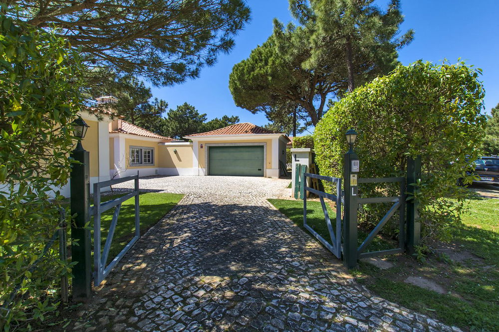 4-bedroom villa with swimming pool, in Quinta da Marinha, Cascais 1922540323