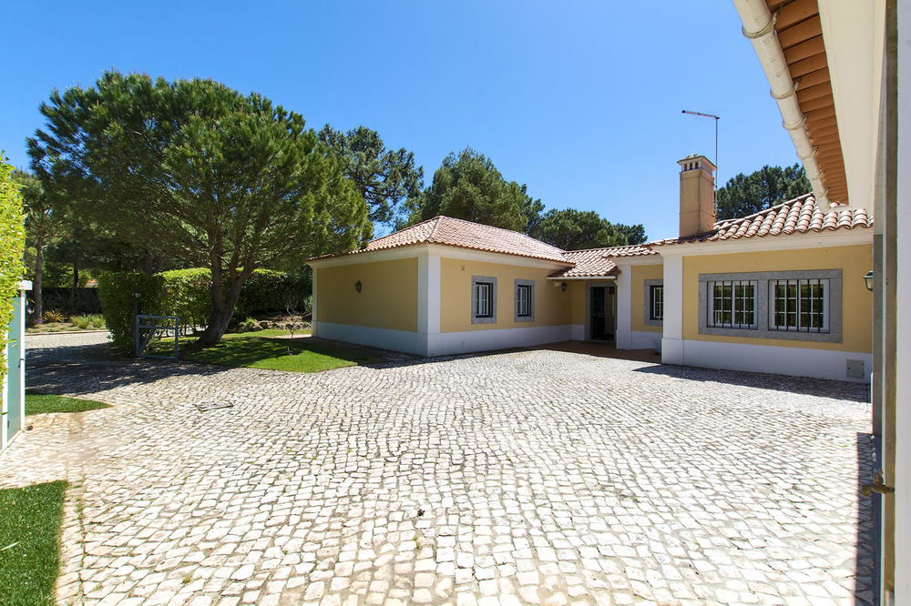 4-bedroom villa with swimming pool, in Quinta da Marinha, Cascais 1922540323