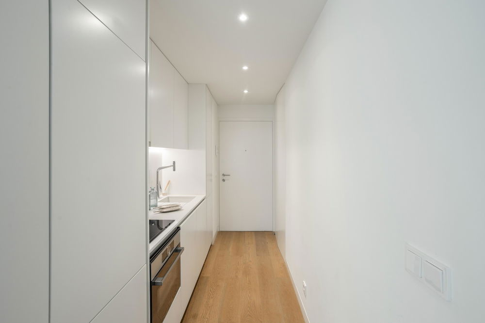 Studio apartment with balcony and parking, in Lisbon 646326637