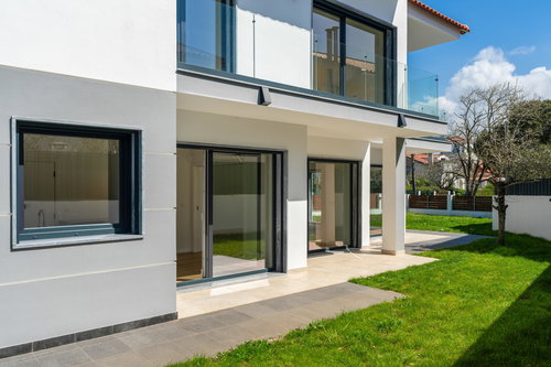 4bedroom villa with garden, in Mem Martins, Sintra 1501132679