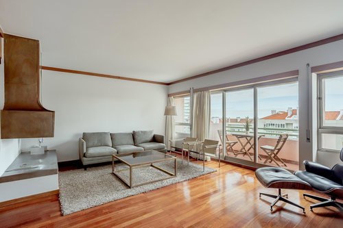 Five-bedroom apartment with balcony and parking, in Lisbon 917504906