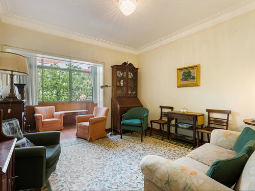 4-bedroom apartment with balcony and parking in Lisbon 1928908408