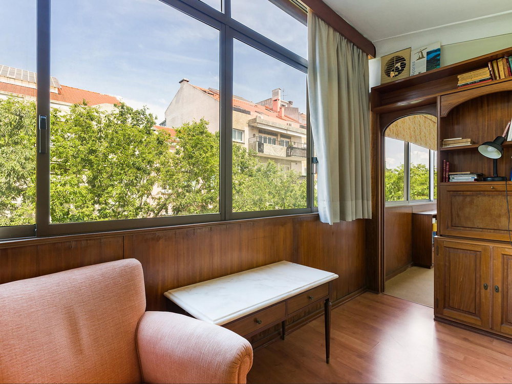 4-bedroom apartment with balcony and parking in Lisbon 1928908408
