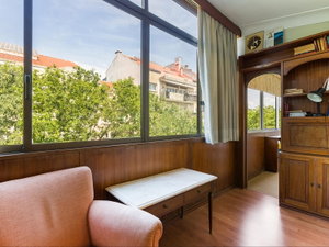 4-bedroom apartment with balcony and parking in Lisbon 1928908408