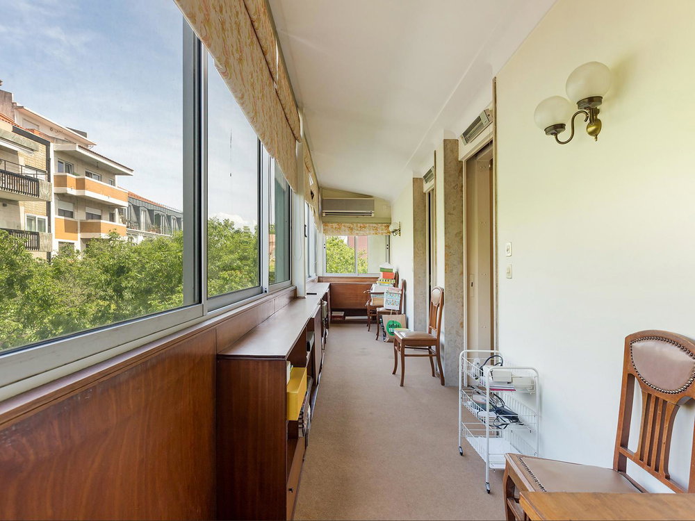 4-bedroom apartment with balcony and parking in Lisbon 1928908408
