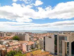 4-bedroom apartment with parking, in Amoreiras, Lisbon 1432148677