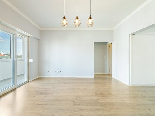 1-Bedroom Apartment with Balcony in Lumiar, Lisbon 835054507