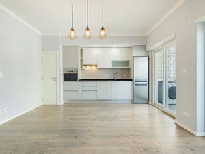 1-Bedroom Apartment with Balcony in Lumiar, Lisbon 835054507