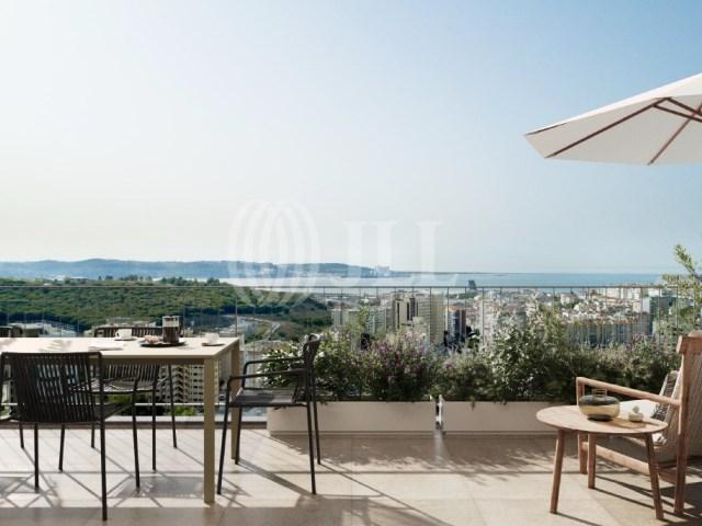 3-bedroom apartment with garage in Miraflores, Algés, Lisbon 348218629