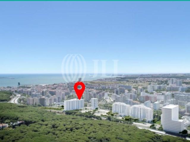 3-bedroom apartment with garage in Miraflores, Algés, Lisbon 348218629