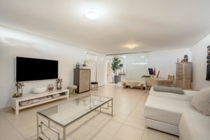 Three-bedroom semi-detached villa with swimming pool and garage, in the Algarve 3860412857