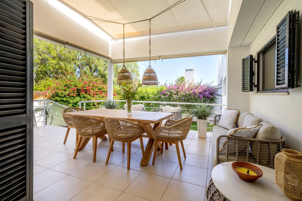 Three-bedroom semi-detached villa with swimming pool and garage, in the Algarve 3860412857