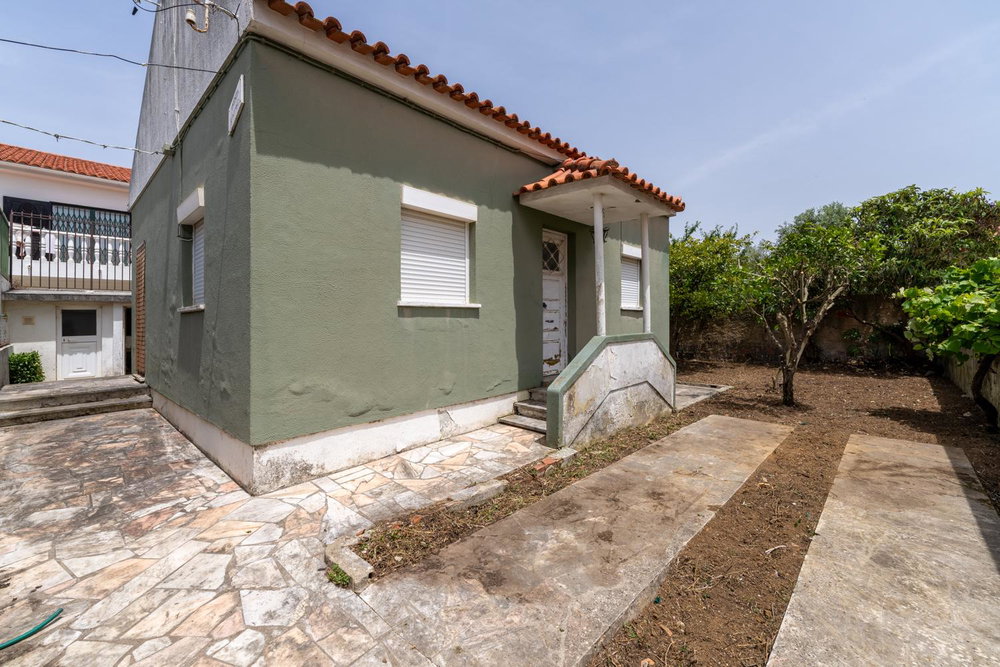 2-bedroom villa for full renovation, in Sassoeiros, Carcavelos 3212745065