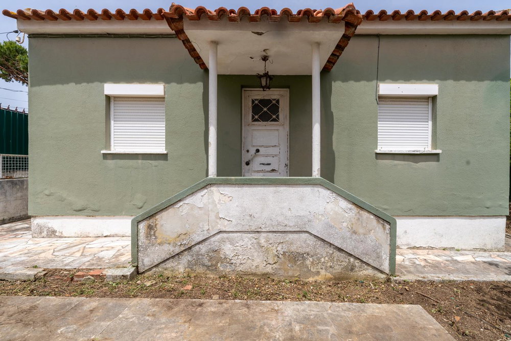 2-bedroom villa for full renovation, in Sassoeiros, Carcavelos 3212745065