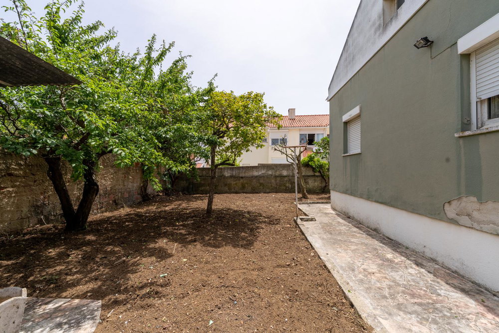 2-bedroom villa for full renovation, in Sassoeiros, Carcavelos 3212745065