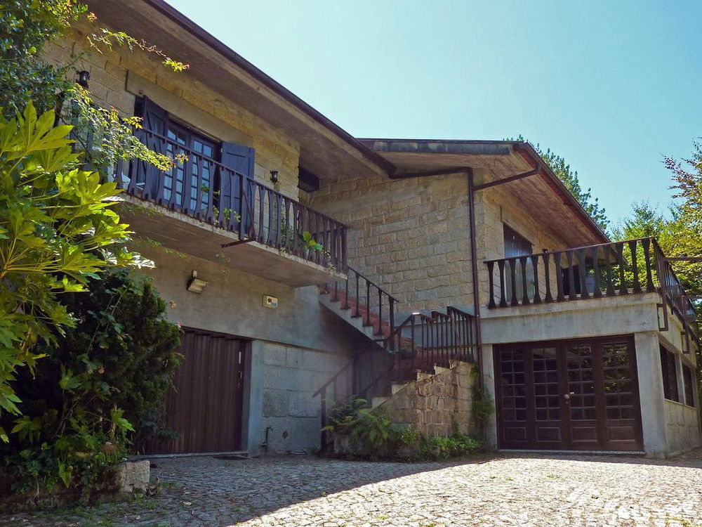 4-bedroom villa with river view in Gerês 3959782657