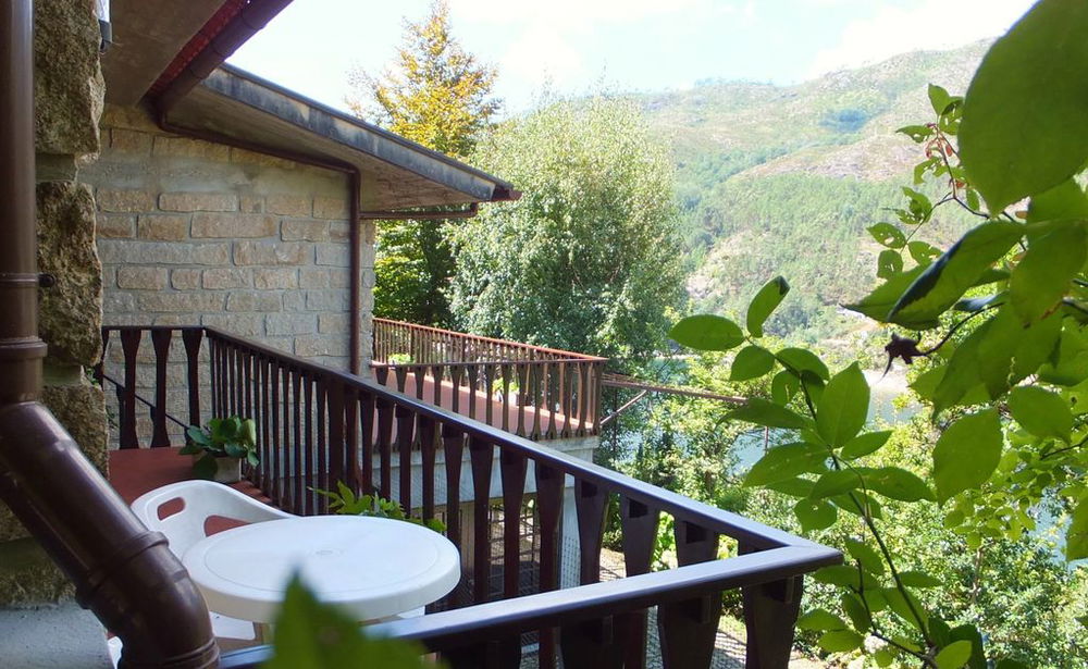 4-bedroom villa with river view in Gerês 3959782657