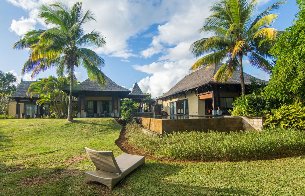 Superb villa for sale in Bel Ombre, Mauritius, with access to the beach and 5* hotel services 1674472804