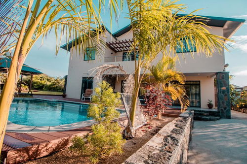 Lovely 4-bedroom house for sale in Tamarin, Mauritius 1706846392