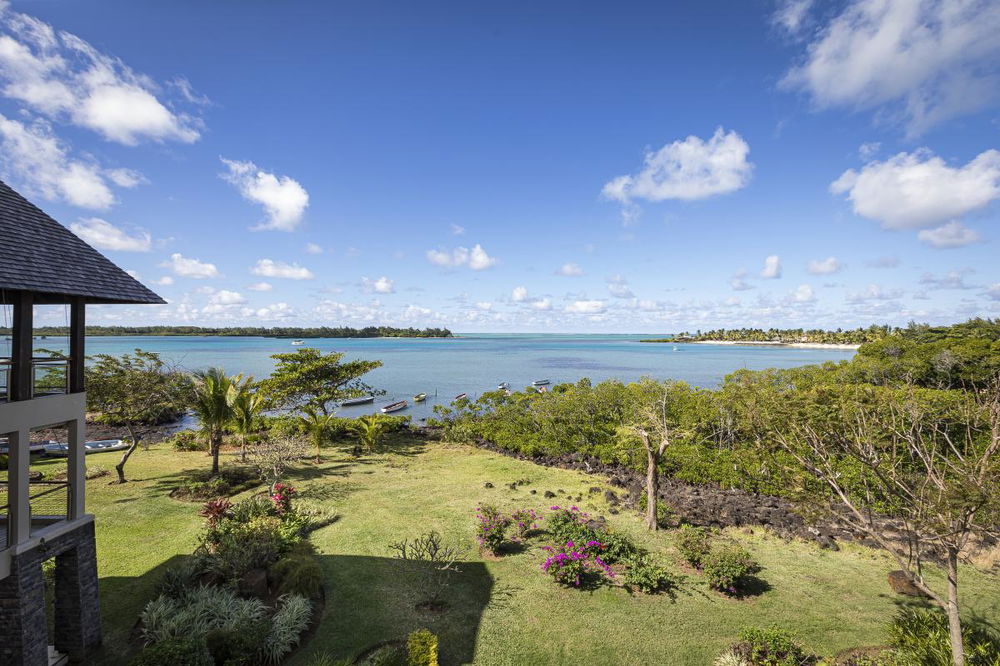 Sea view apartment for sale in a golf estate in Beau Champ, on the east coast of Mauritius 1876282208