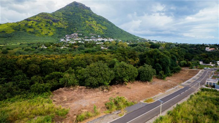 Building plots available for sale in Tamarin, Mauritius, and accessibe to foreigners! 2077760231