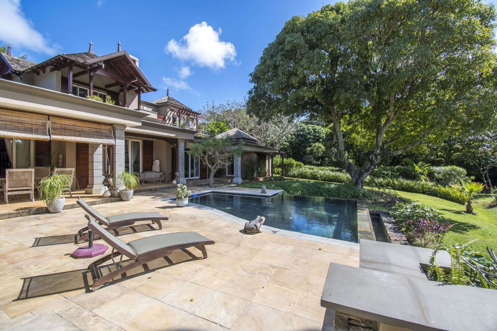 Superb villa with breathtaking golf views for sale in a secure domain in Bel Ombre, Mauritius 2378173512