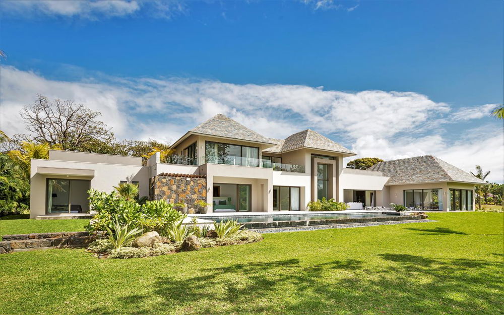 Luxurious villa for sale in a golf estate on the east coast of Mauritius 1993275937