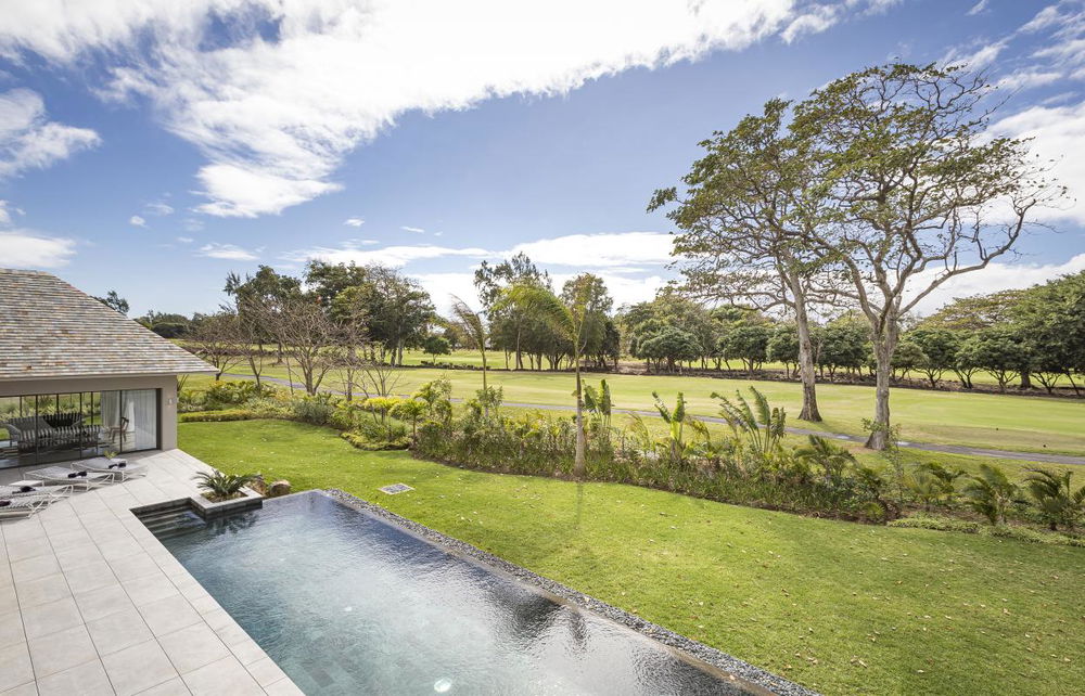 Luxurious villa for sale in a golf estate on the east coast of Mauritius 1993275937