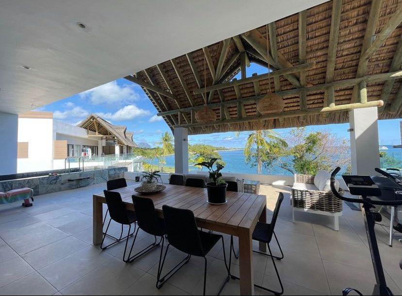 For Sale: Stunning Beachfront Penthouse in Rivière Noire, Mauritius 2123026765