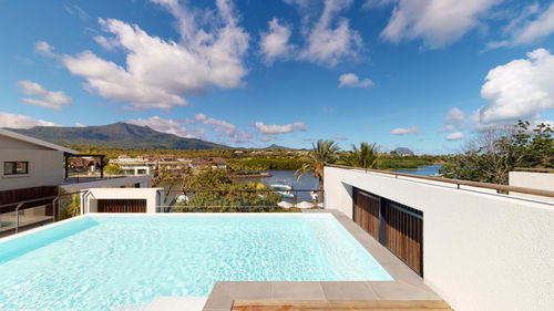 Superb riverfront penthouse for sale in Rivière Noire, Mauritius 2424615009