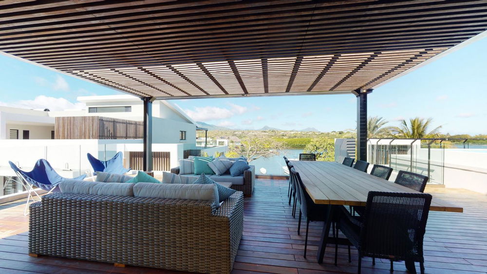 Superb riverfront penthouse for sale in Rivière Noire, Mauritius 2424615009