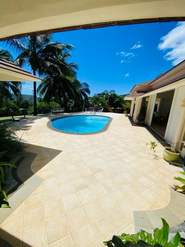 Magnificent villa with panoramic views of the sea and Le Morne for sale in Rivière Noire, Mauritius 691762823