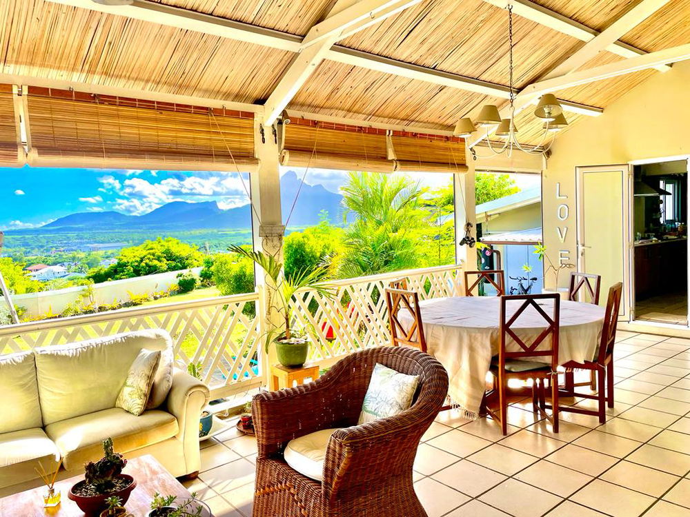 Charming villa with panoramic views of the ocean and mountains for sale in Tamarin, Mauritius 3342145451