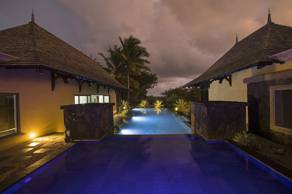 Balinese-style villa with access to the beach and 5* hotel services for sale in Bel Ombre, Mauritius 2326644817