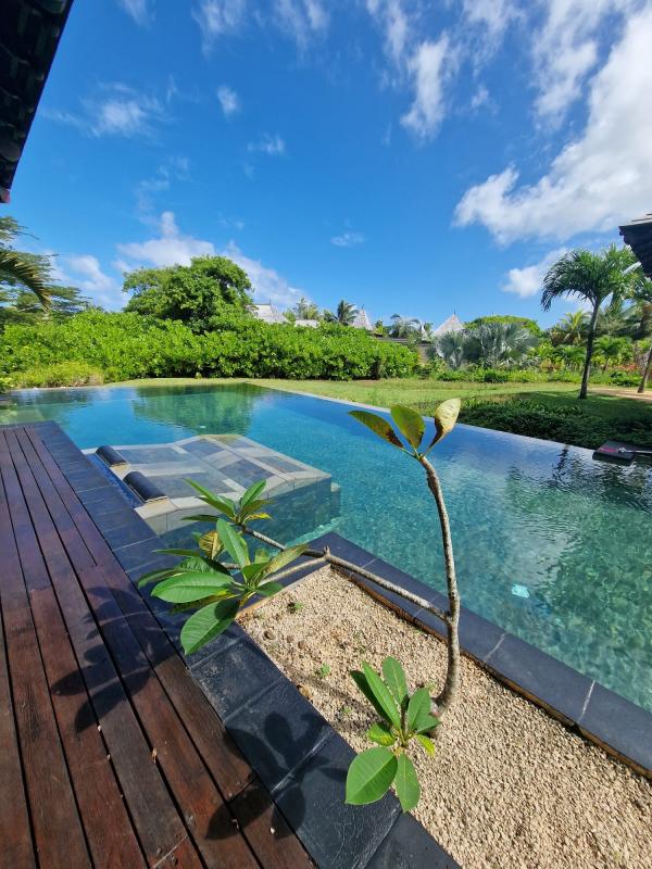 Stunning Balinese Villa with Beach Access and 5-Star Hotel Services for Sale in Bel Ombre, Mauritius 1688447357