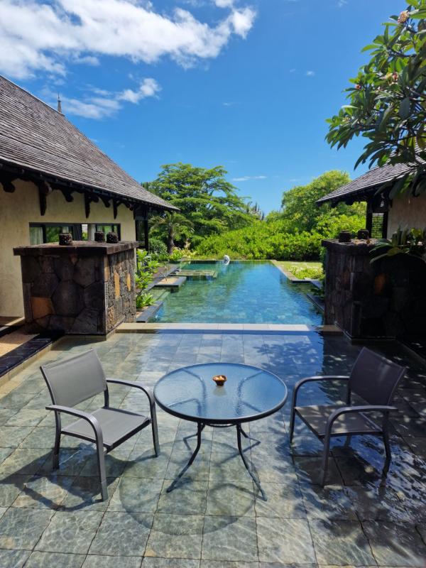 Stunning Balinese Villa with Beach Access and 5-Star Hotel Services for Sale in Bel Ombre, Mauritius 1688447357