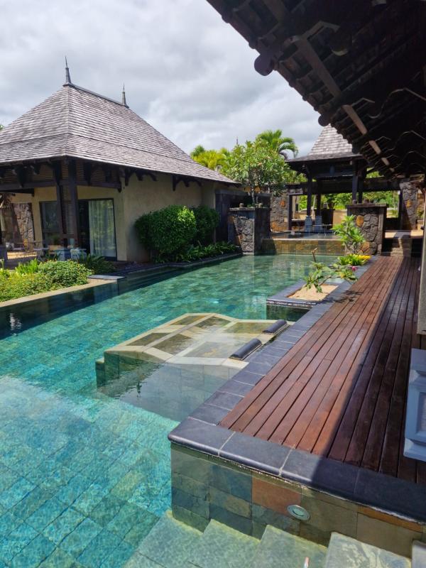 Stunning Balinese Villa with Beach Access and 5-Star Hotel Services for Sale in Bel Ombre, Mauritius 1688447357