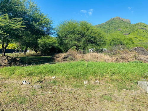 Land for Sale in a Secure Estate with Stunning Mountain Views in Tamarin, Mauritius 2923745893