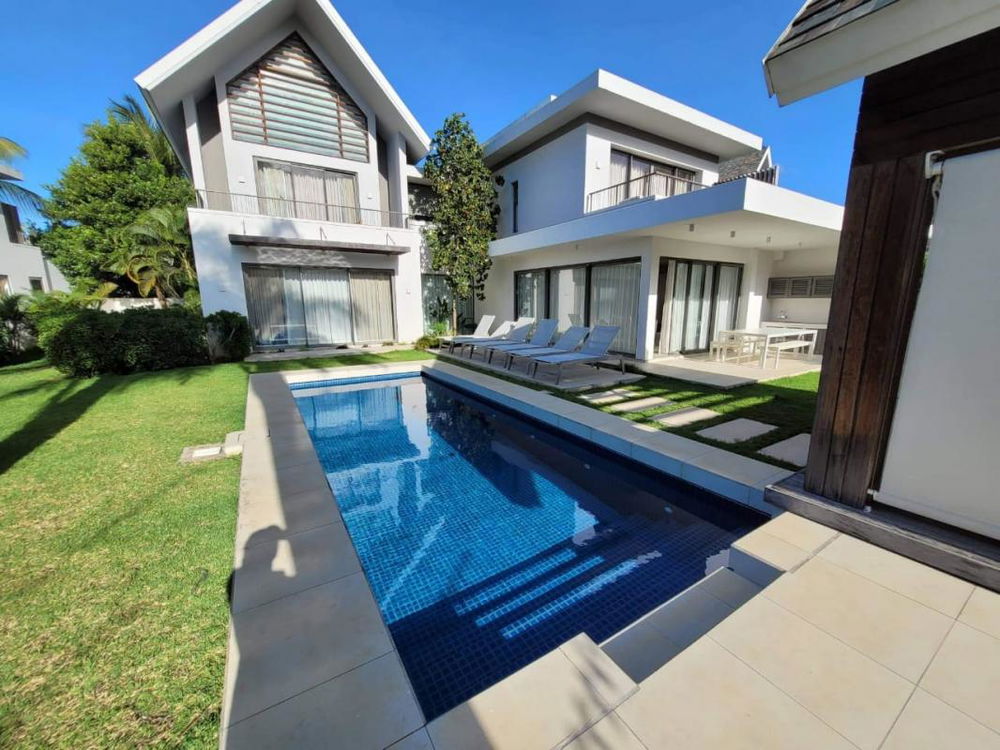 Superb 4-bedroom villa for sale close to a golf and the beach of Mont Choisy, Mauritius 363880315