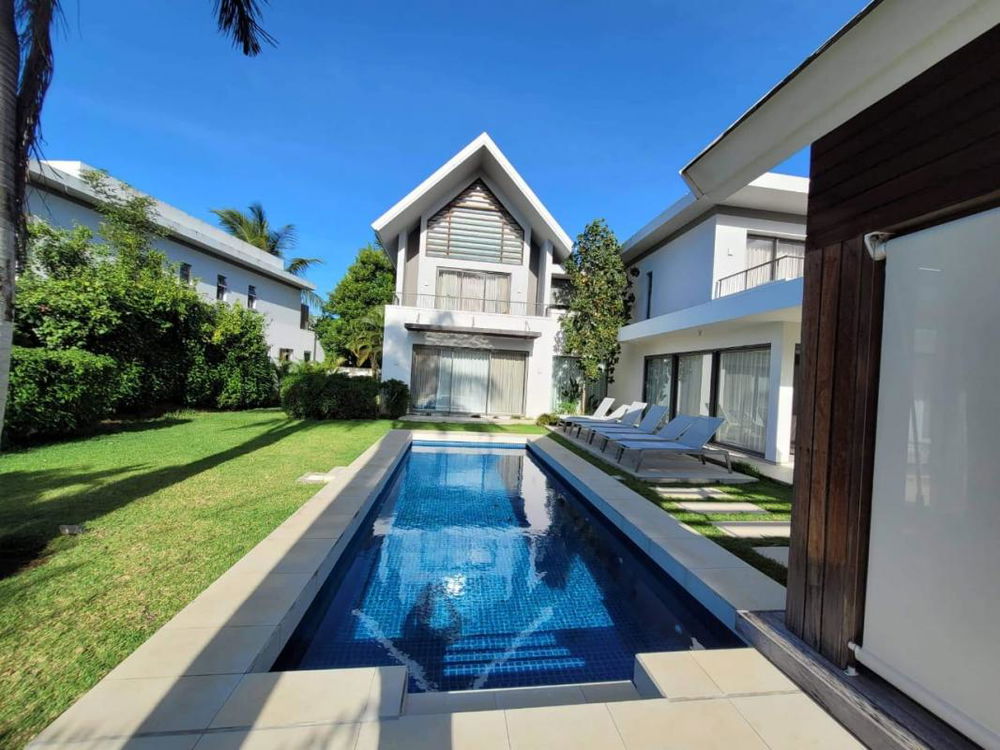 Superb 4-bedroom villa for sale close to a golf and the beach of Mont Choisy, Mauritius 363880315