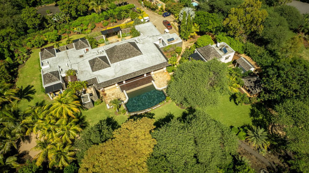 Superb villa for sale in a prestigious golf estate in Tamarin, Mauritius 1388988055