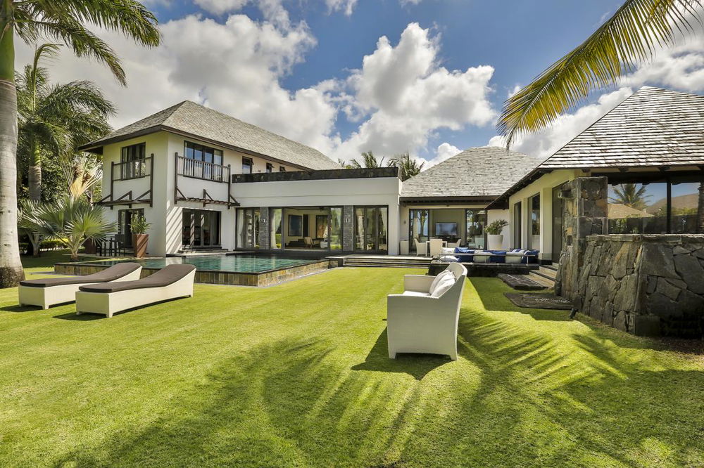 Prestigious tropical style villa for sale in Beau Champ on the east coast of Mauritius 30001847