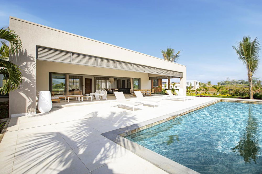 Magnificent villa for sale in a golf estate in Beau Champ on the east coast of Mauritius 2562759437