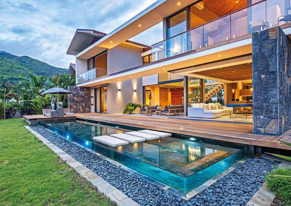 Prestigious architect villa for sale in the only residential marina in Mauritius, in Rivière Noire 916882323