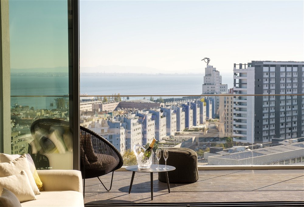 Penthouse duplex overlooking the river inserted in private condominium in Parque das Nações 2886996822