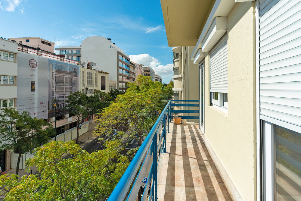 Apartment T5 +1 with balcony in Estrela-Lisboa 1995675369