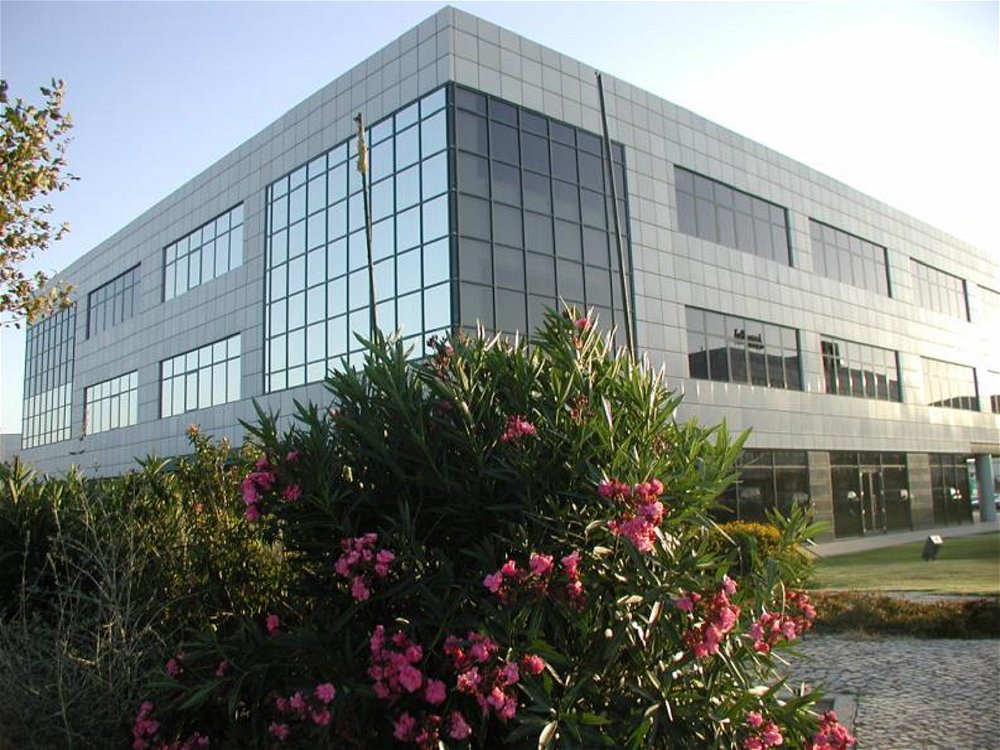 Sale of office, in Beloura office Park, with 240 m2. 945532907